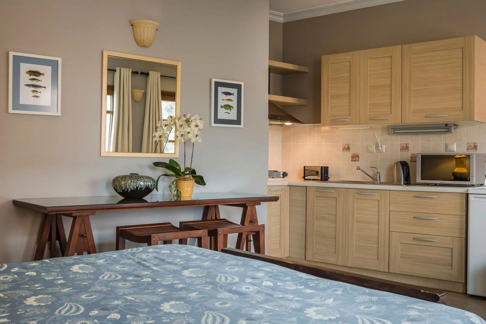 Suite with Partial Harbour View No 104