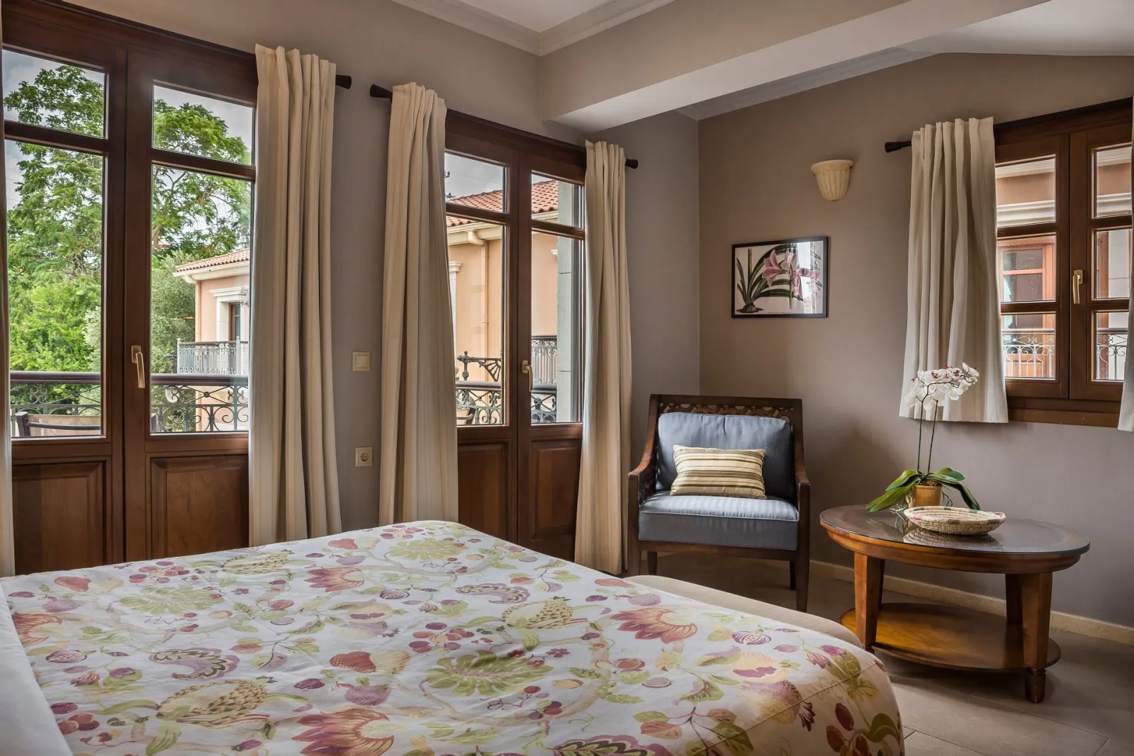 Suite with Courtyard View No 105
