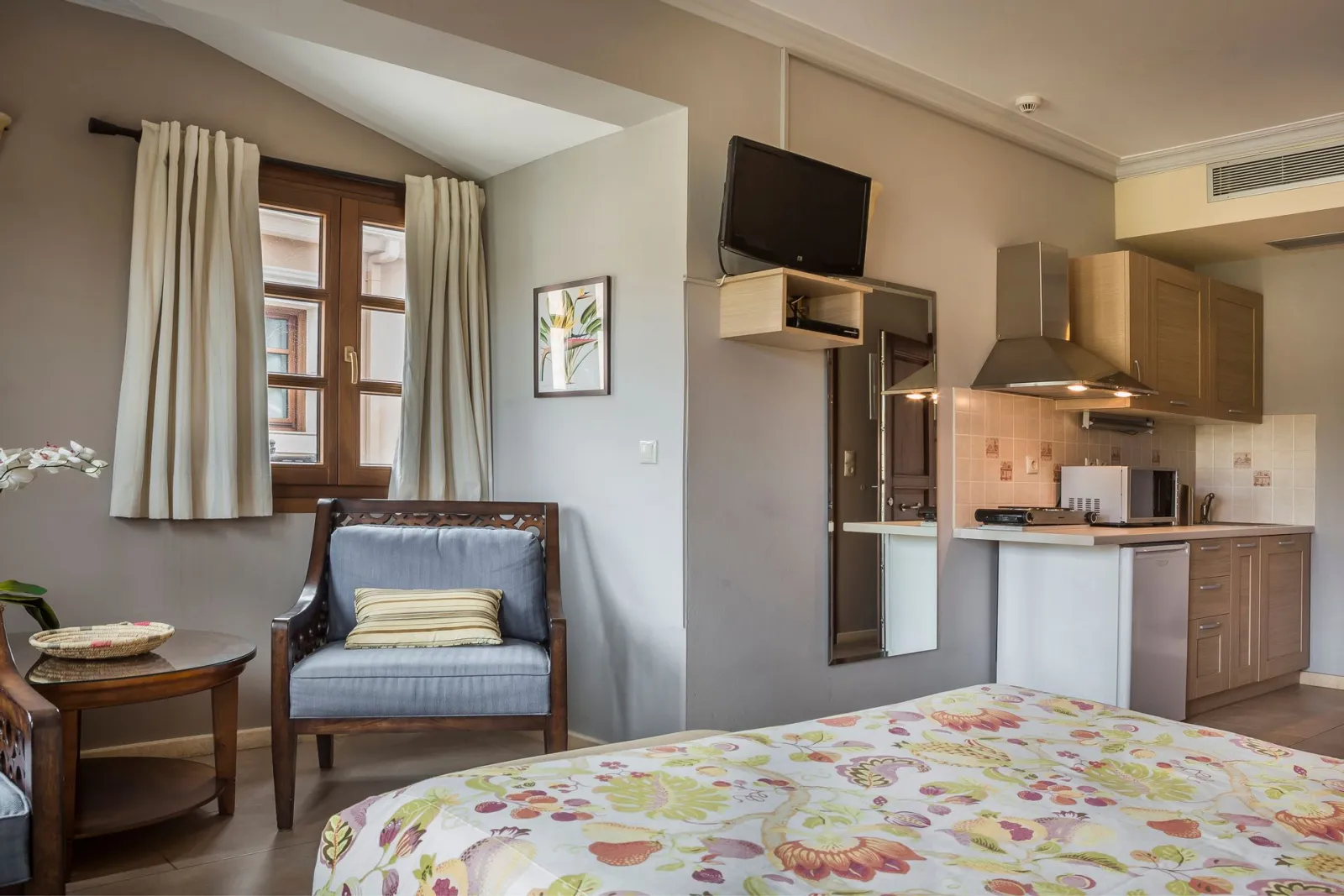 Suite with Courtyard View No 105