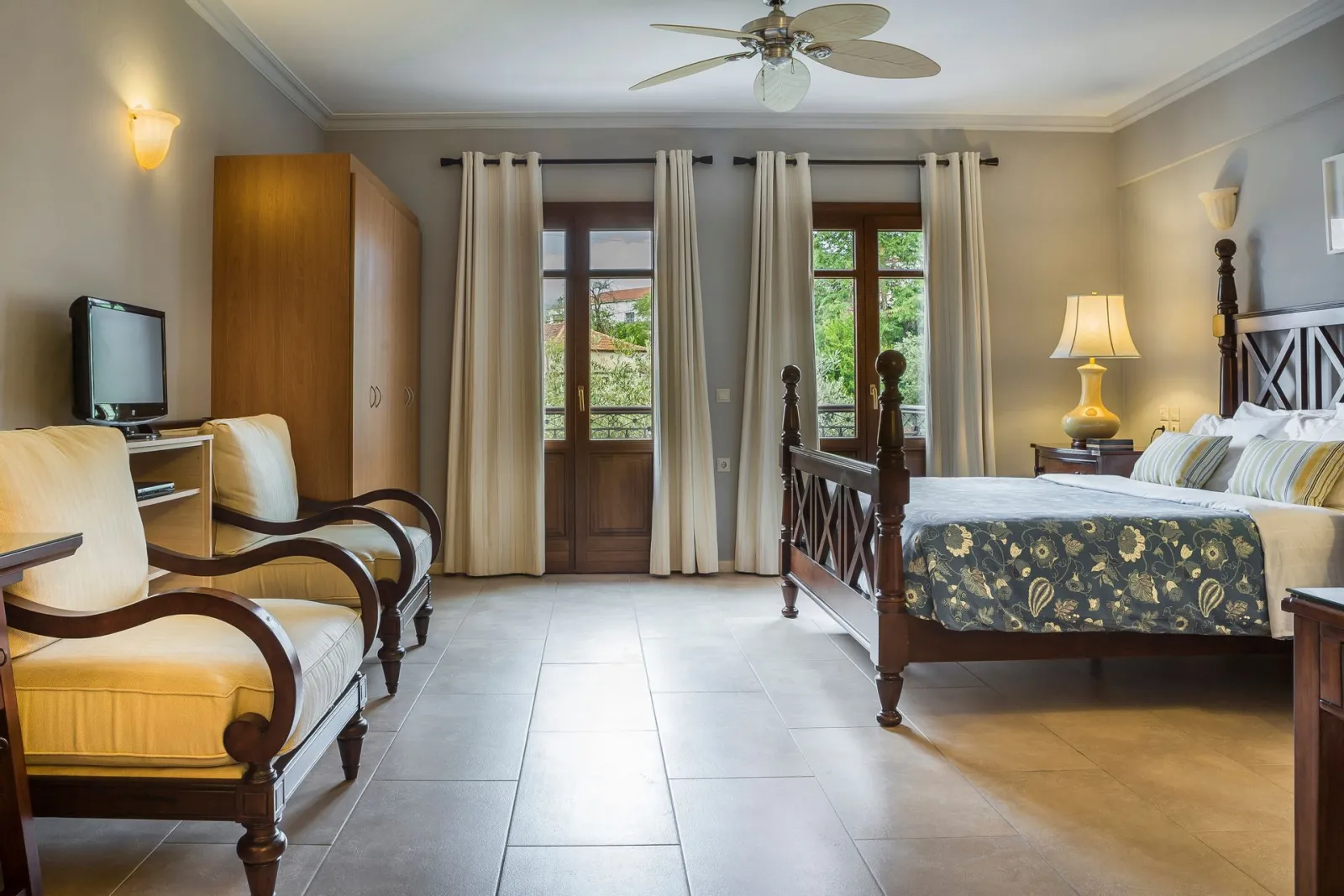 Superior Suite with Courtyard View No 106
