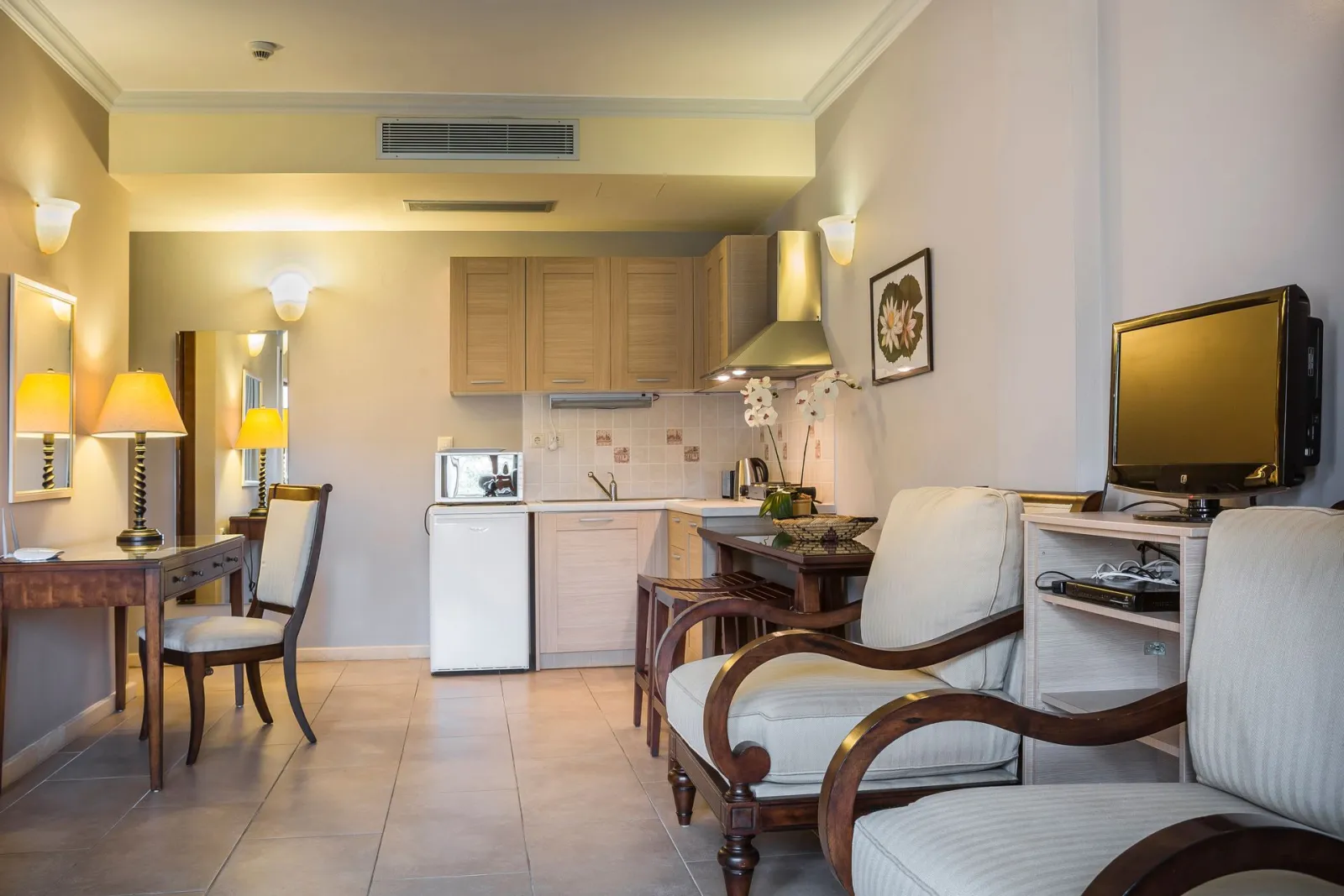 Superior Suite with Courtyard View No 106