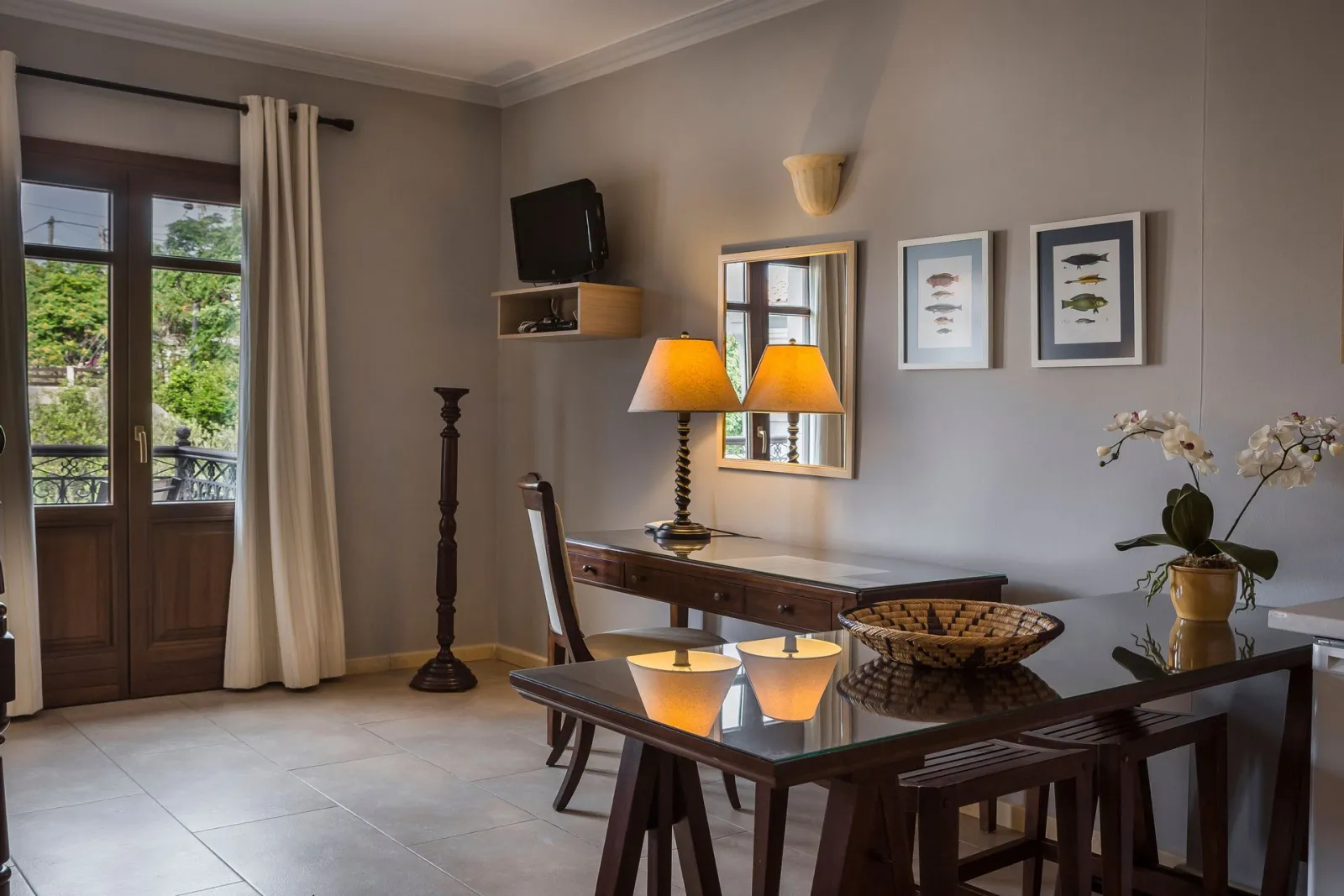 Superior Suite with Courtyard View No 107