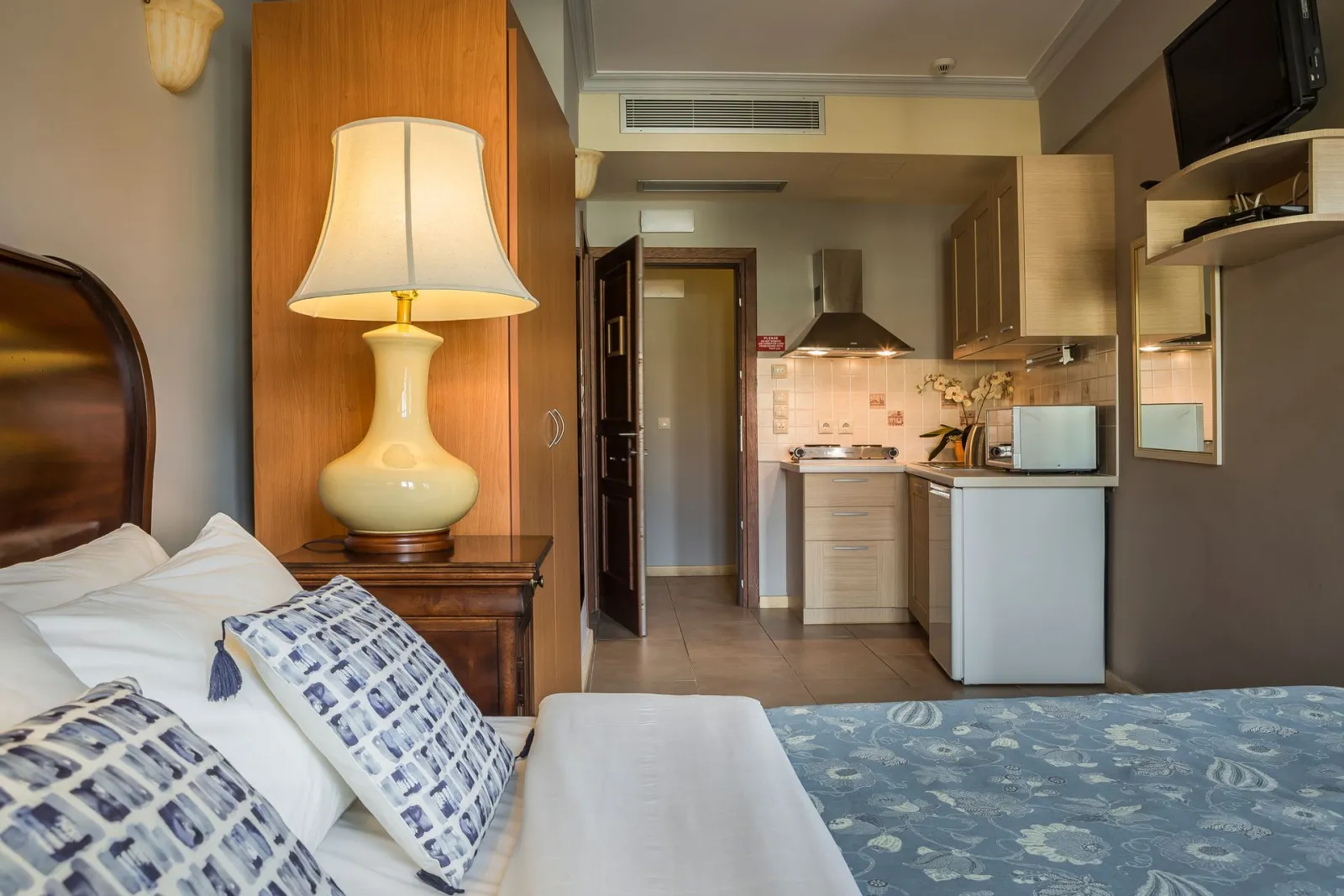 Suite with Courtyard View No 108