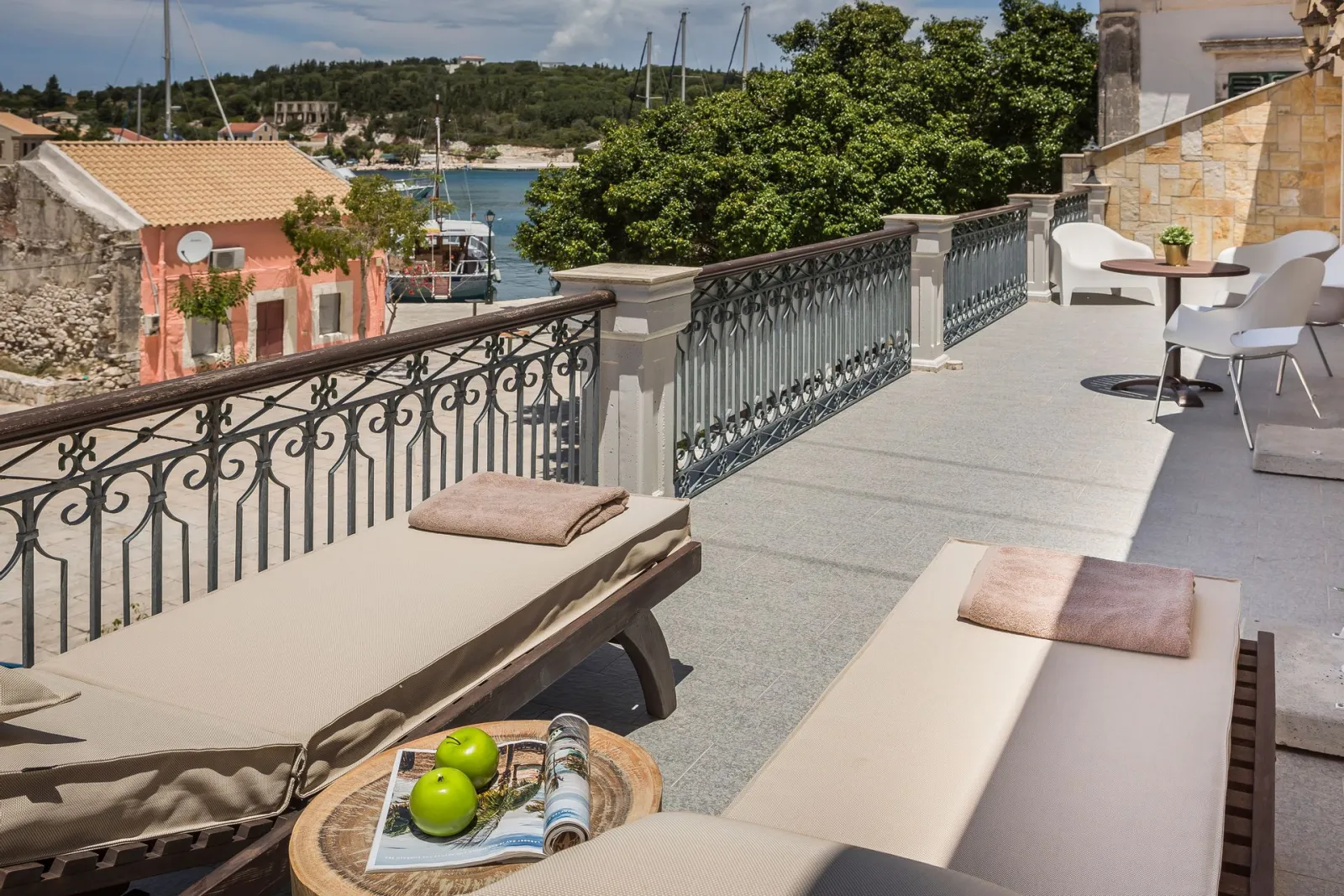 Executive Suite with Partial Harbour View No 111
