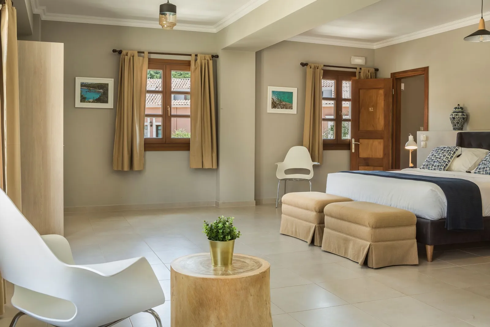 Superior Suite with Courtyard View No 112