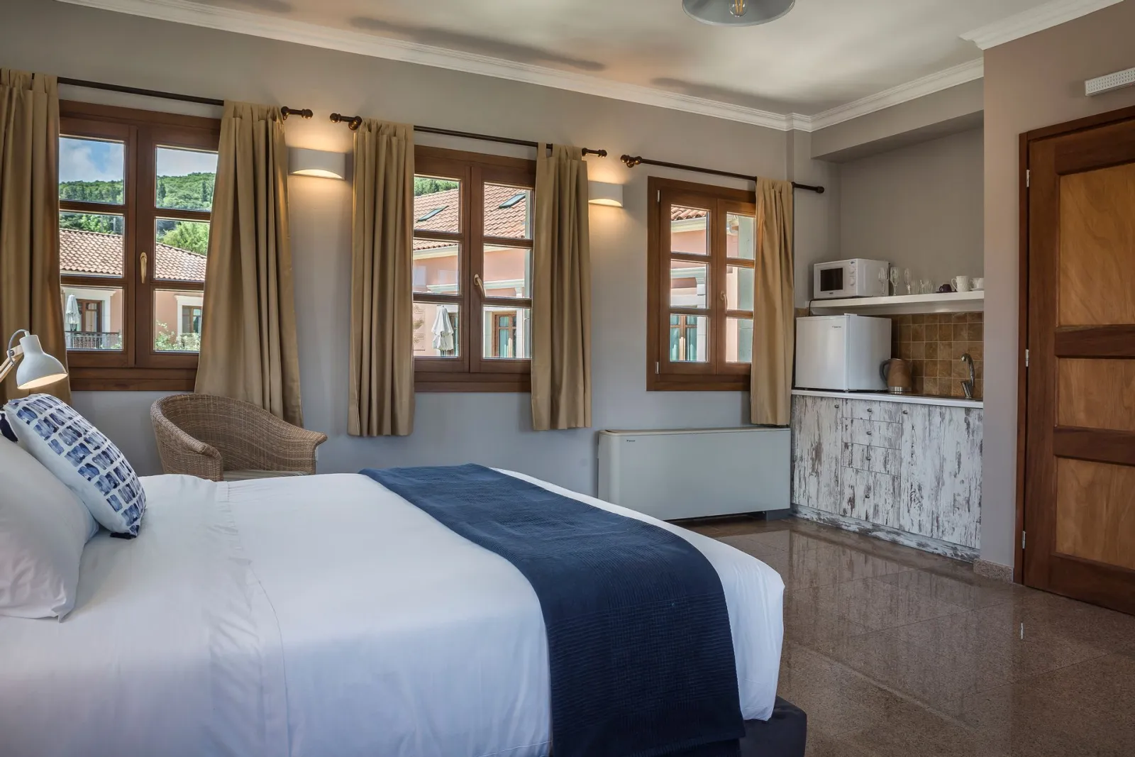 Suite with Partial Harbour View No 113