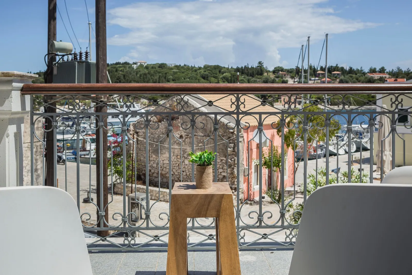 Suite with Partial Harbour View No 113