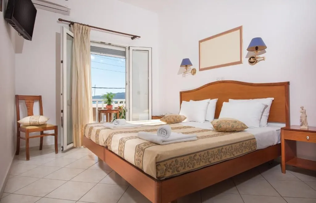 Double Room with Partial Sea View