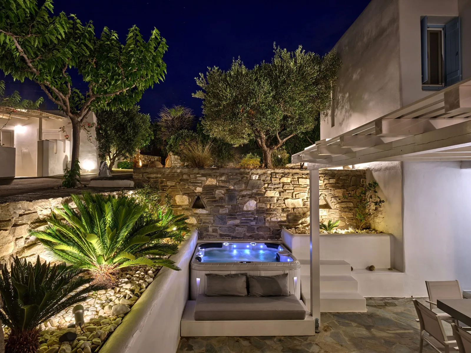 Villa Ammos (3-Bedroom Villa with Garden View)