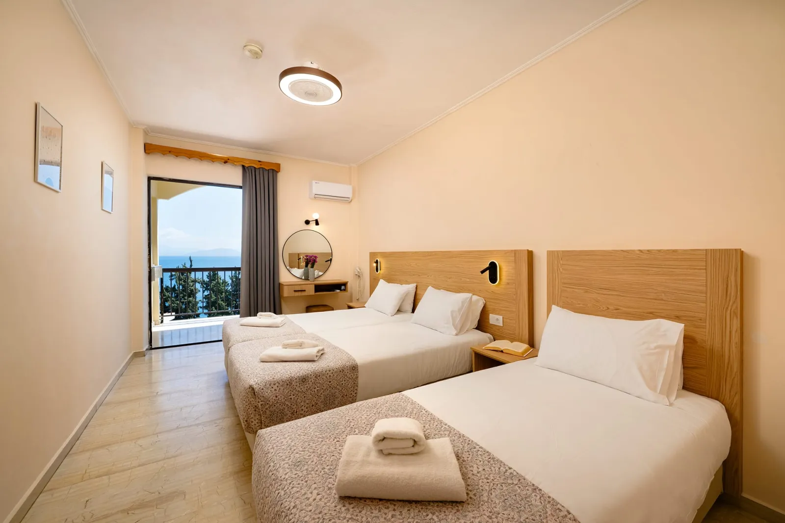 Triple Room with Sea View