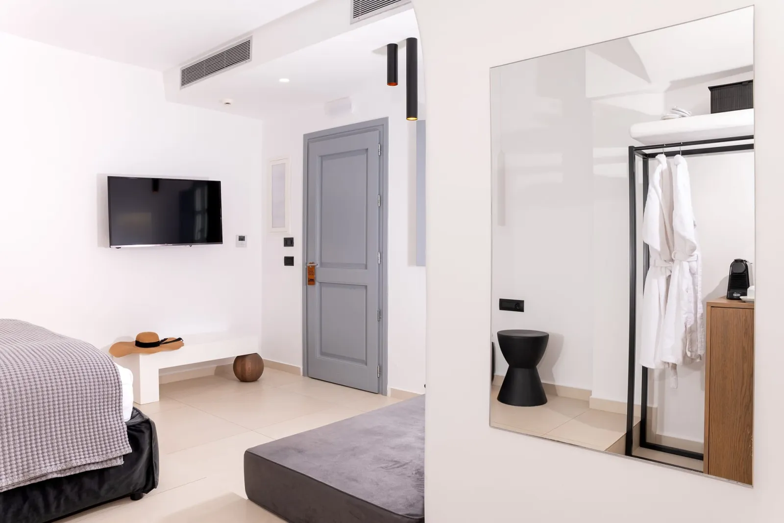 Junior Suite with Caldera View