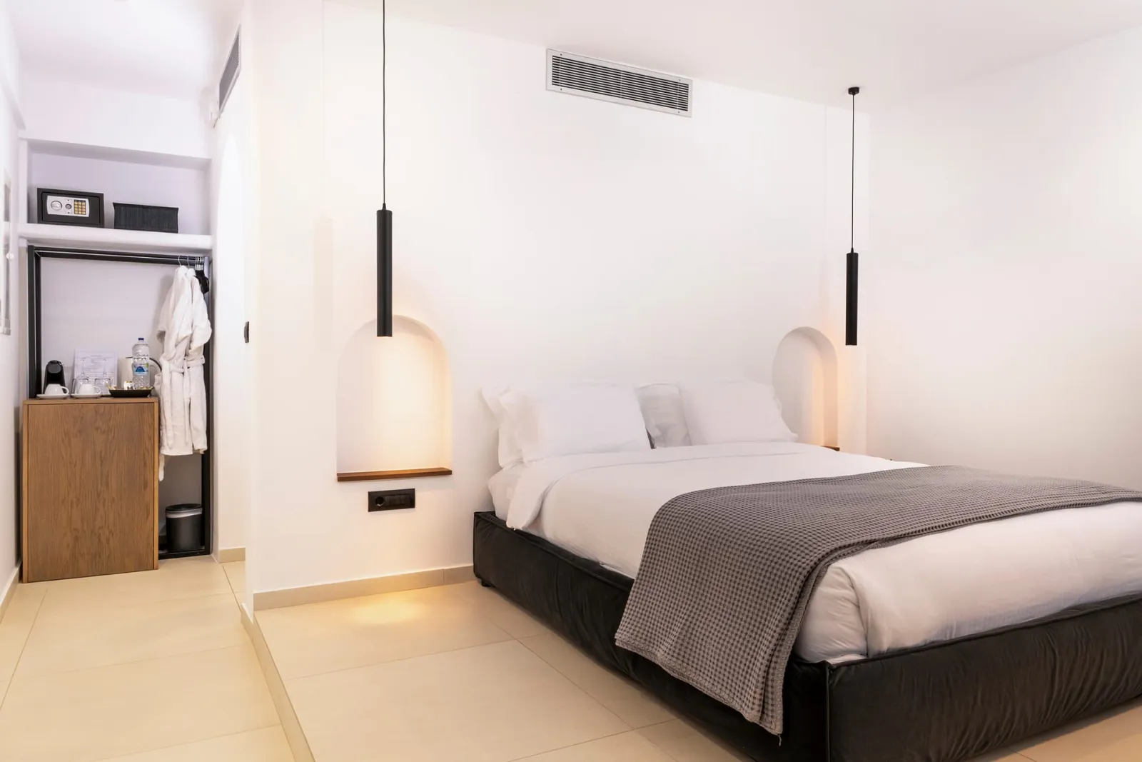 Deluxe Suite with indoor Jacuzzi