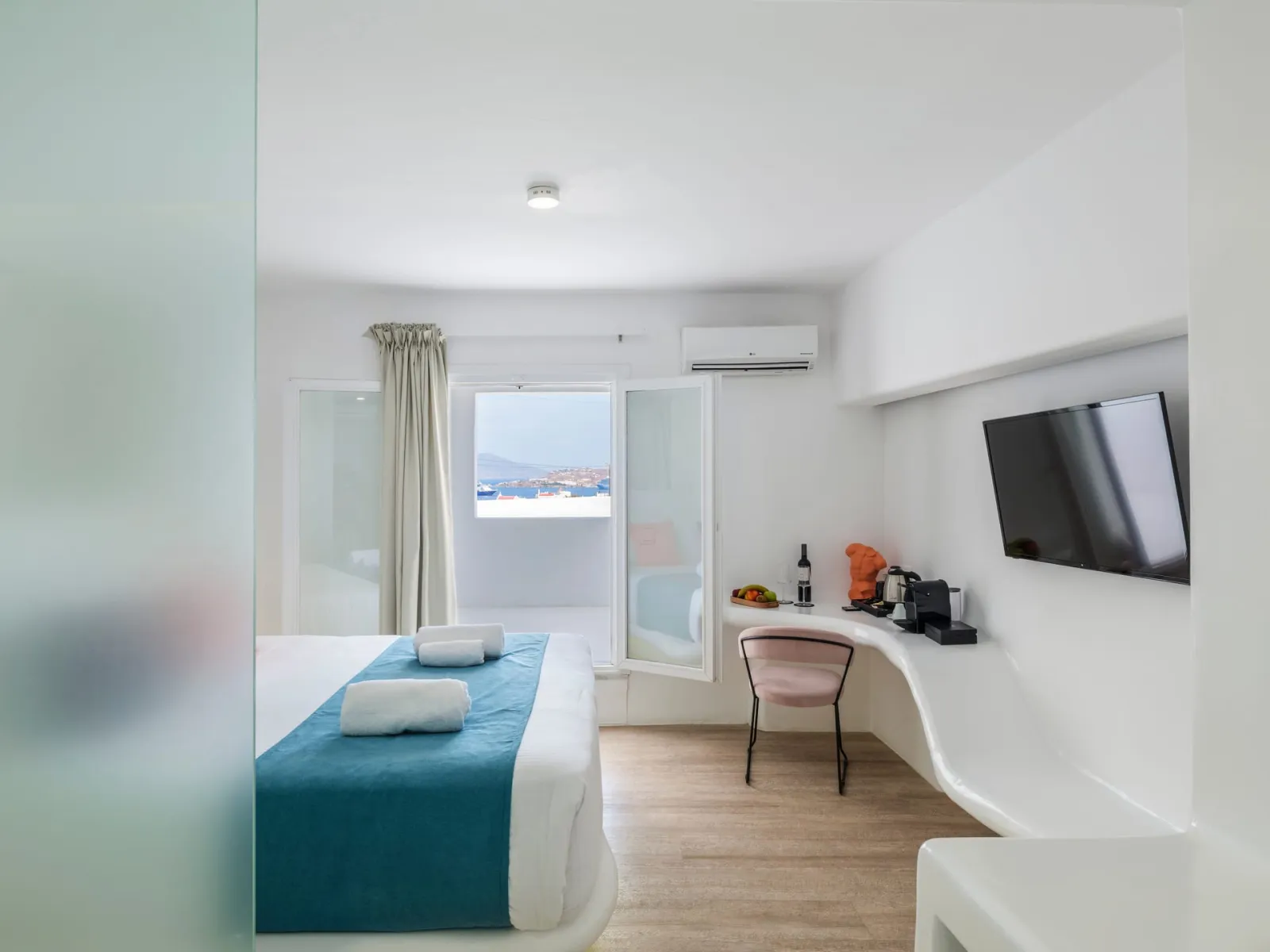 Deluxe Double Room with Side Sea View