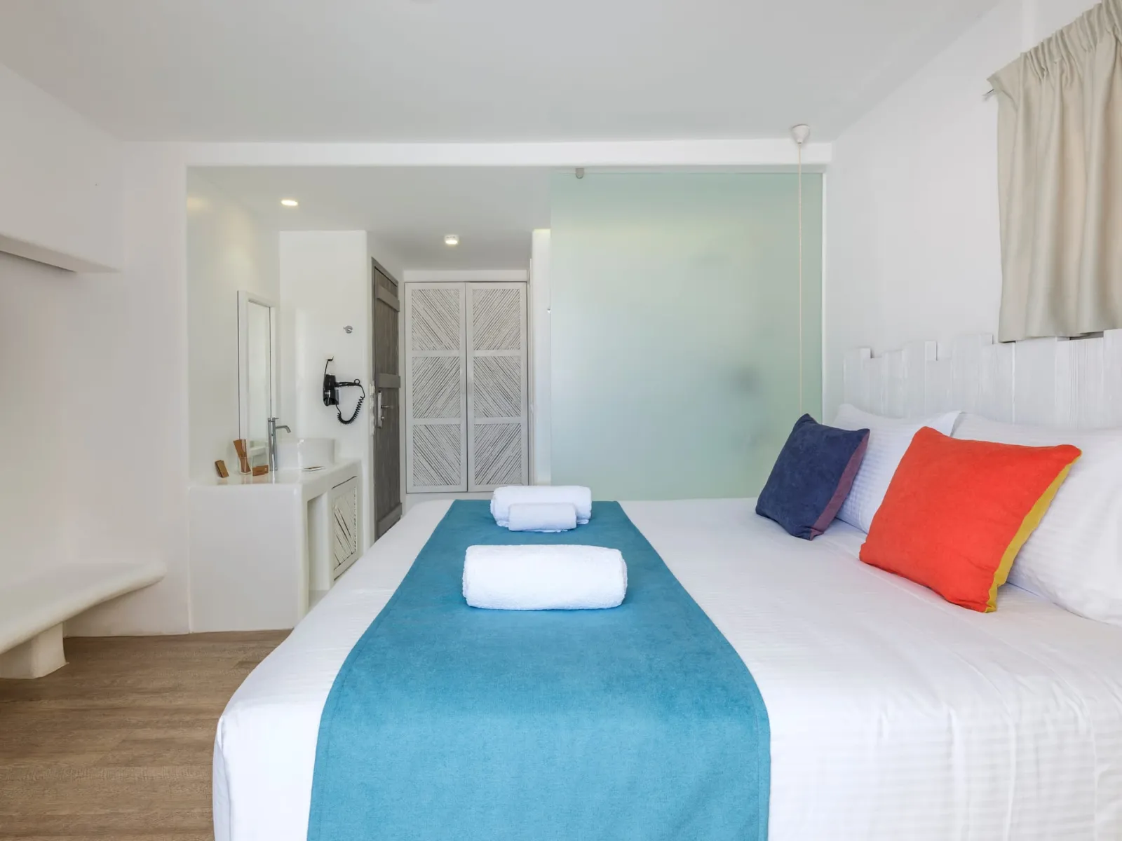 Deluxe Double Room with Side Sea View