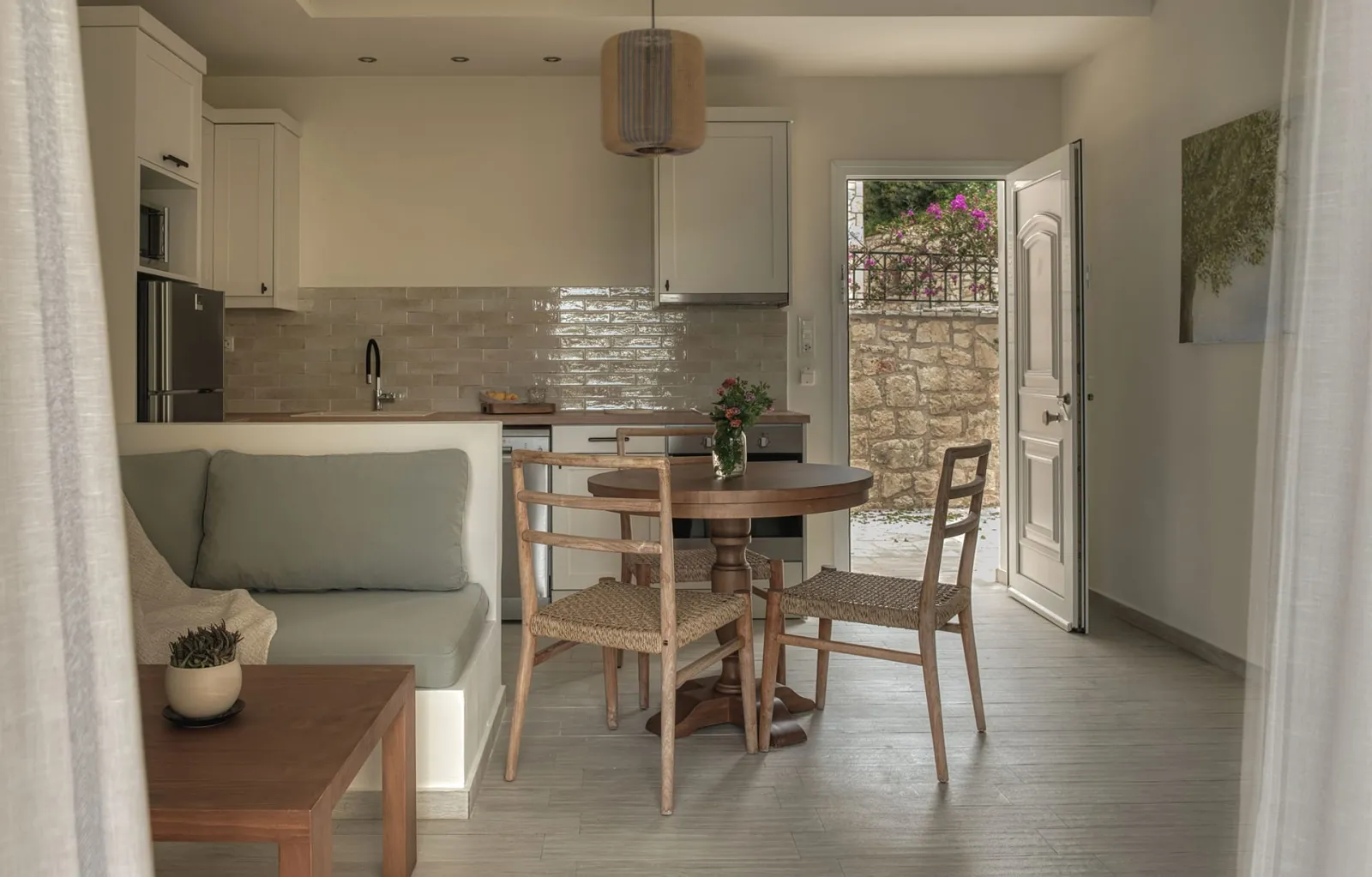 Superior One Bedroom Apartment