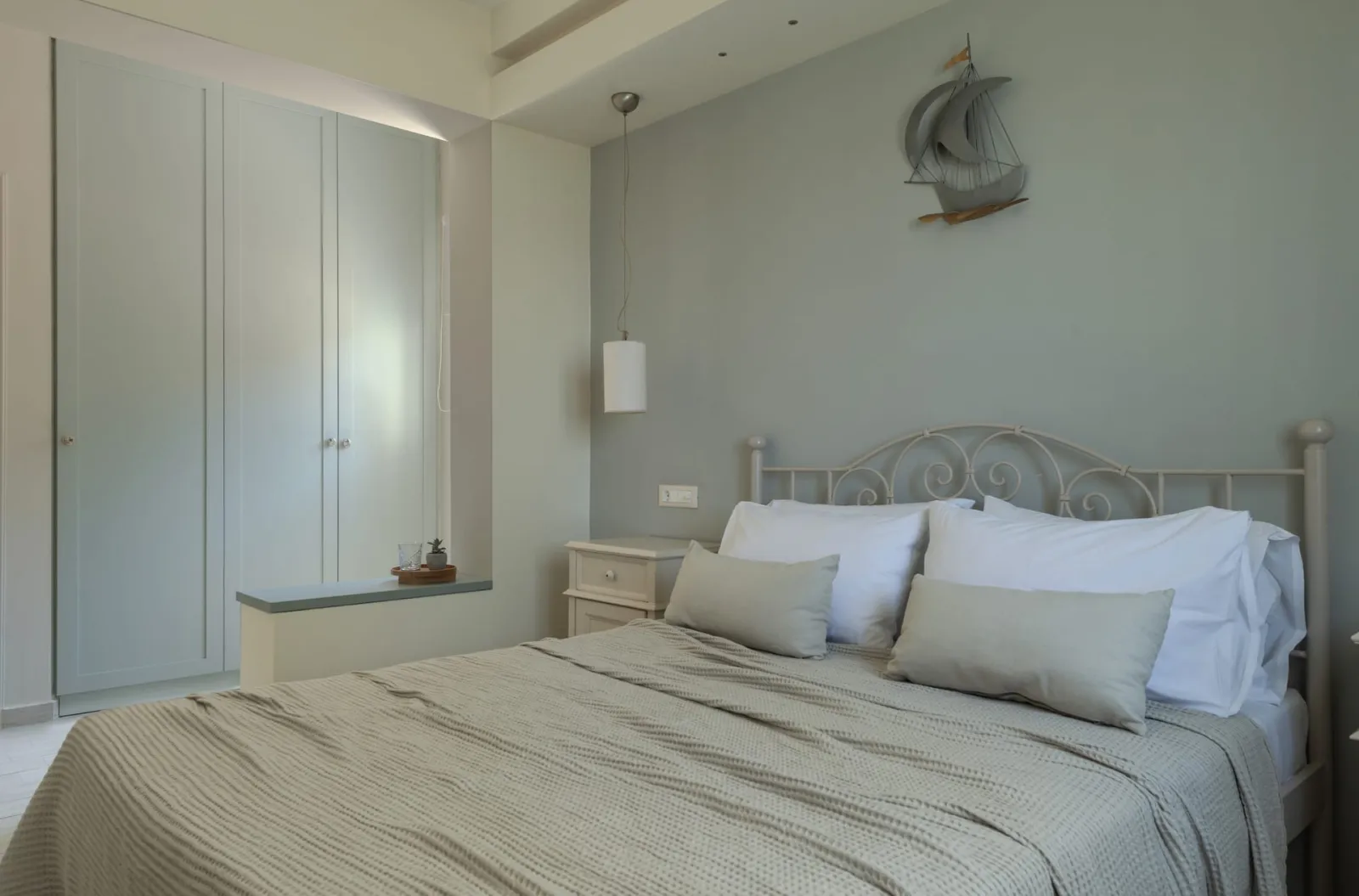 Superior One Bedroom Apartment
