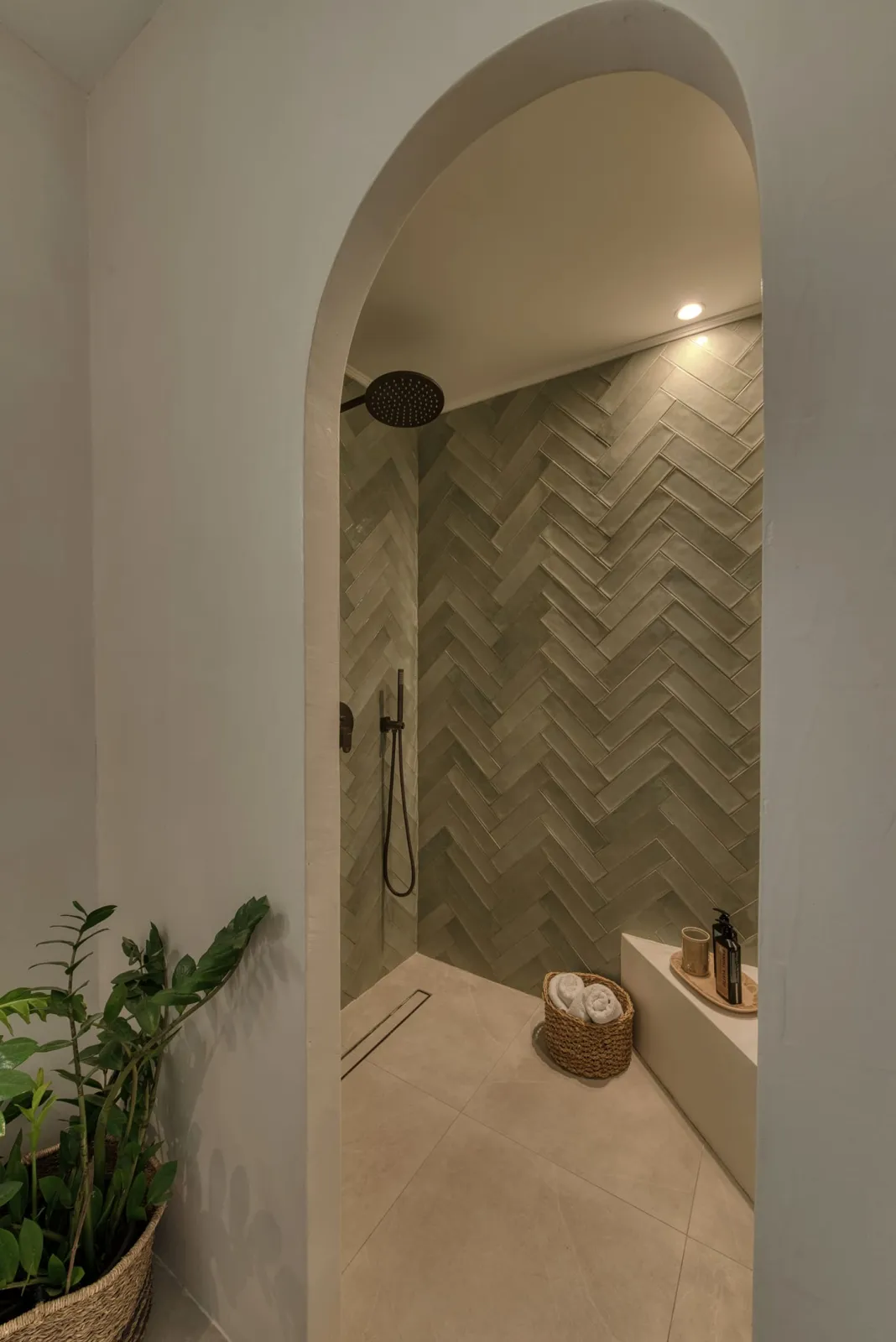 Superior One Bedroom Apartment