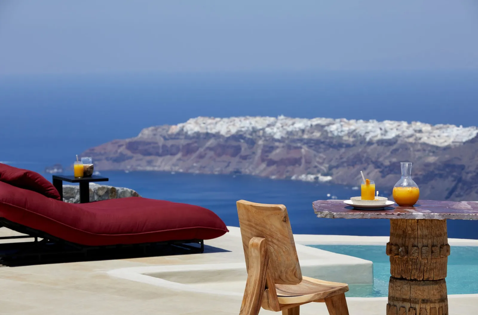 Cavalieros Honeymoon Villa with heated pool and caldera view