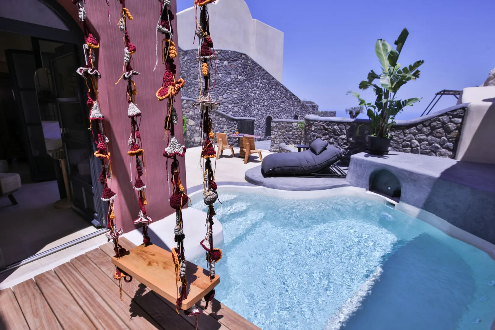 Assyrtiko Deluxe Suite with outdoor heated pool