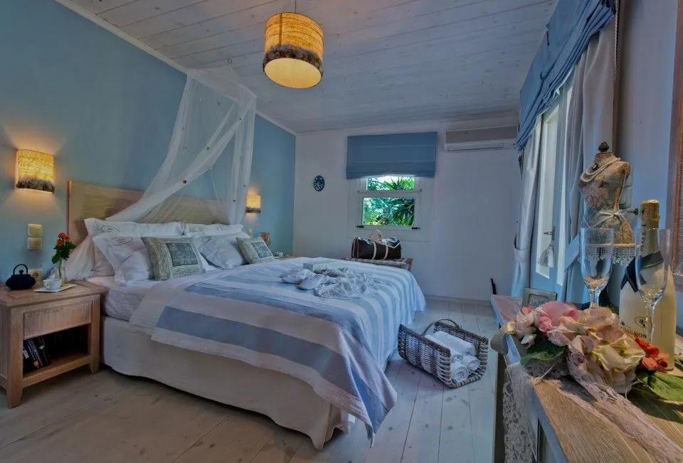 Deluxe Beachfront View Suite