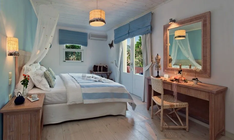 Deluxe Beachfront View Suite