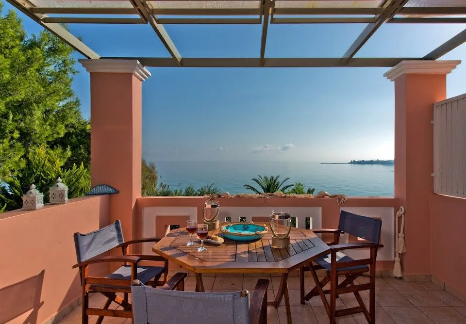 Deluxe Beachfront View Suite