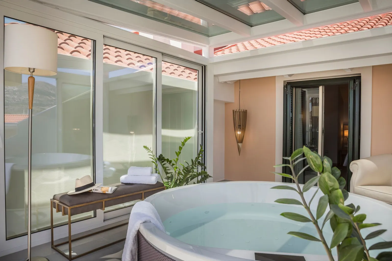 Penthouse Suite/h.t