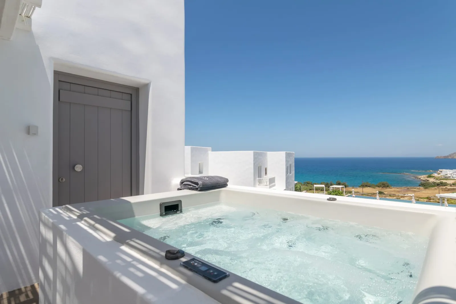 Executive room with outdoor jacuzzi and sea view