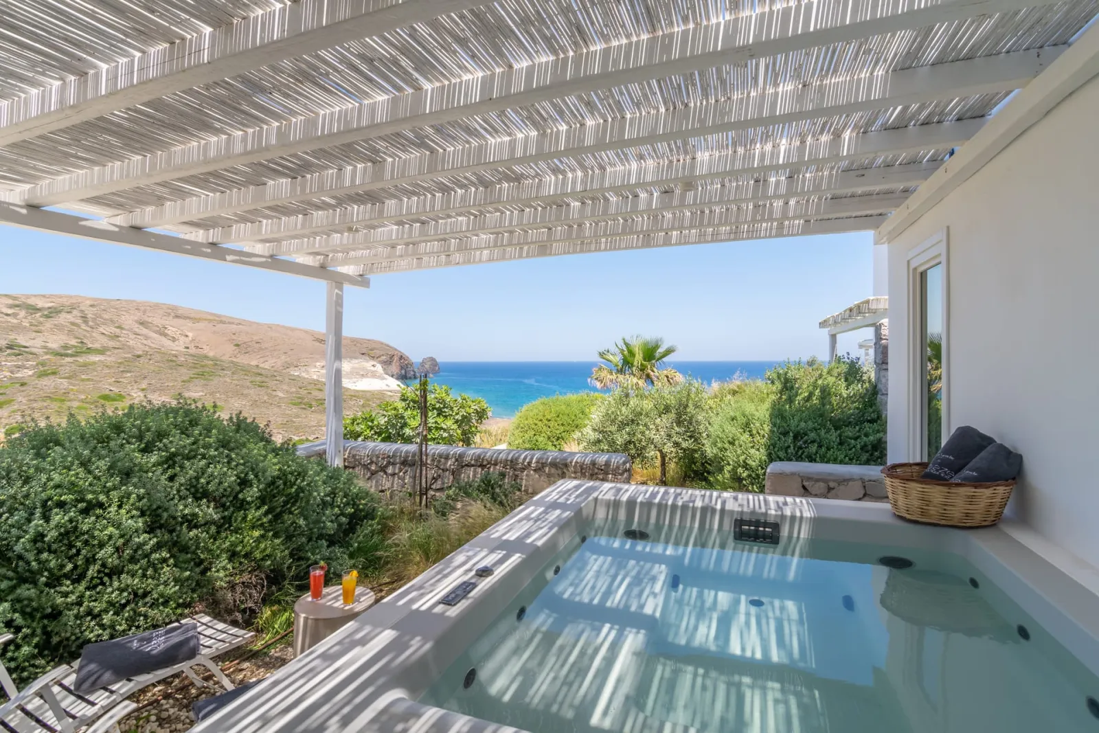 Executive room with outdoor jacuzzi and sea view