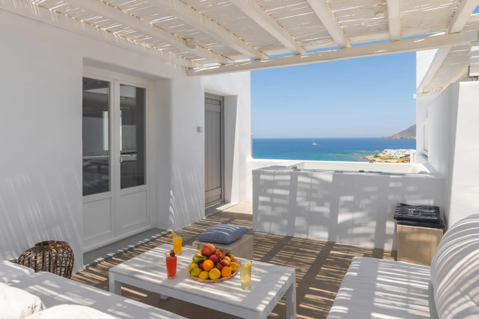 Executive room with outdoor jacuzzi and sea view