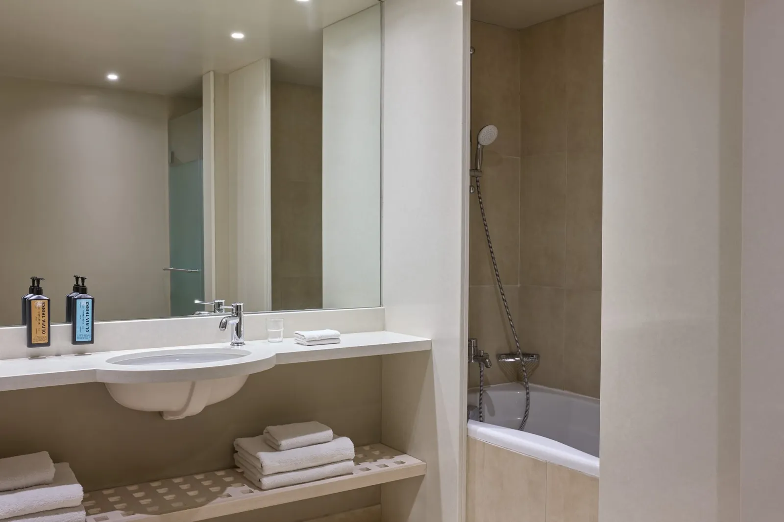 One Bedroom Suite Inland View