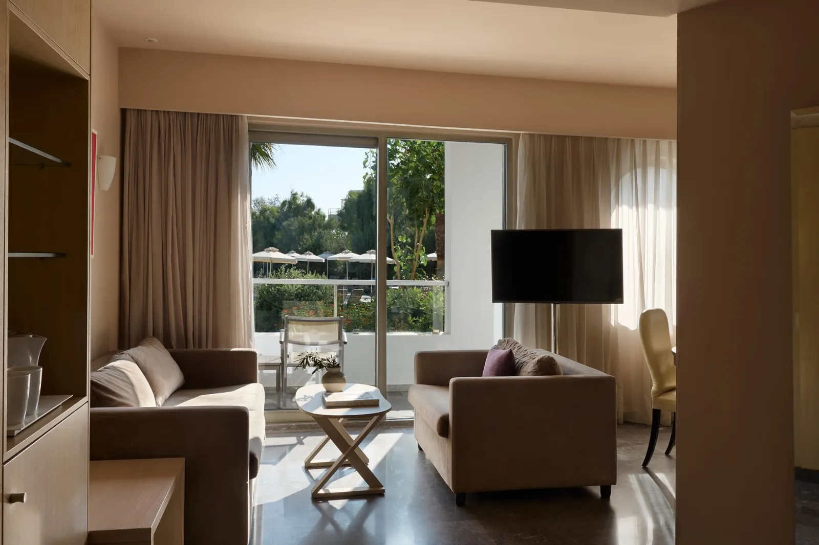 One Bedroom Suite Inland View