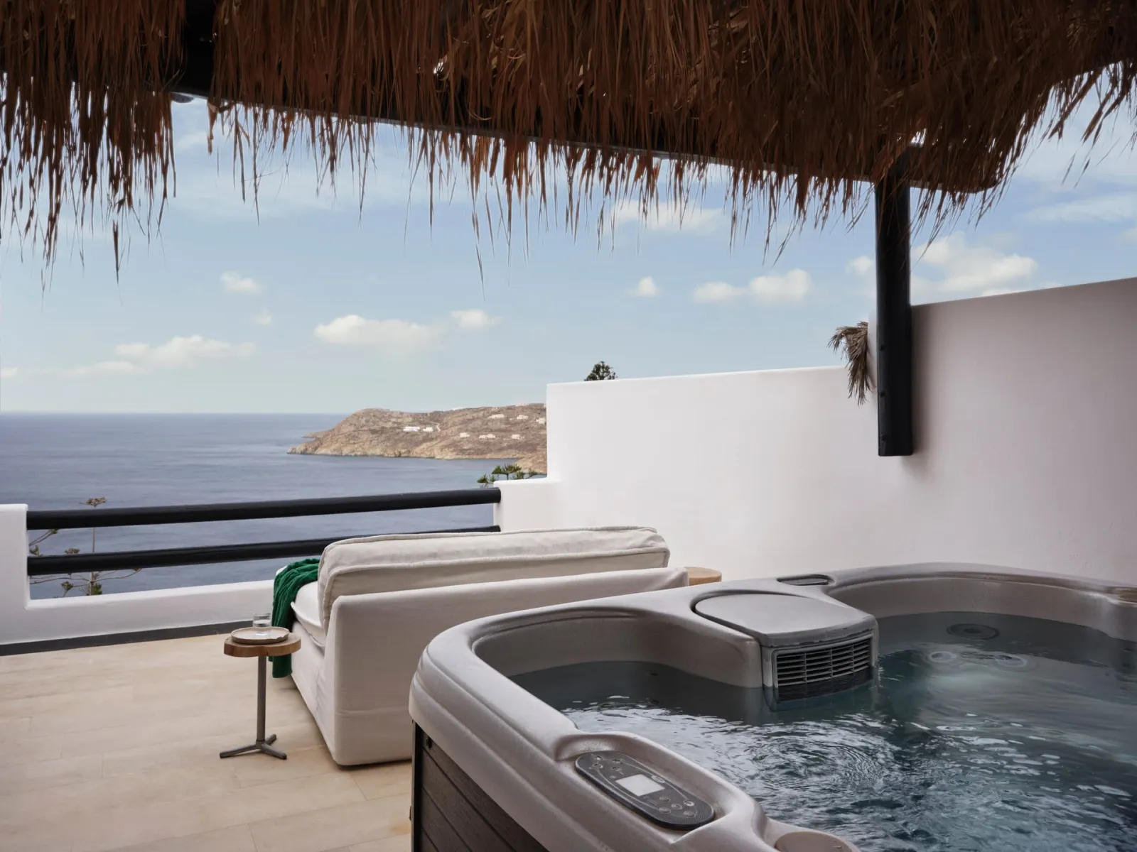 HEAVENLY Retreat Sea View GUESTROOM with Outdoor Jacuzzi