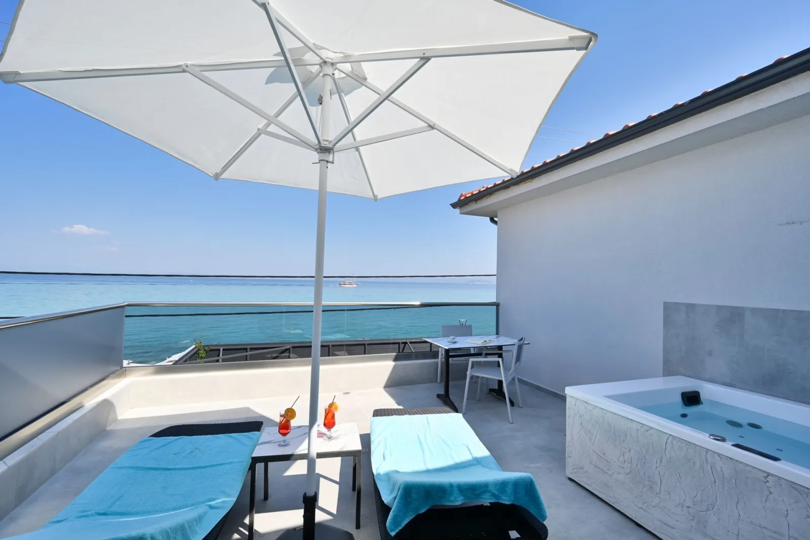 Junior Suite Sea View with Jacuzzi