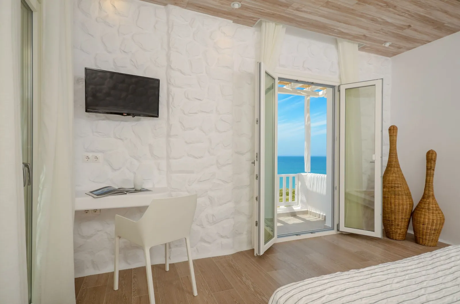 Grand Suite with Full Sea View (50m² / 535ft²)