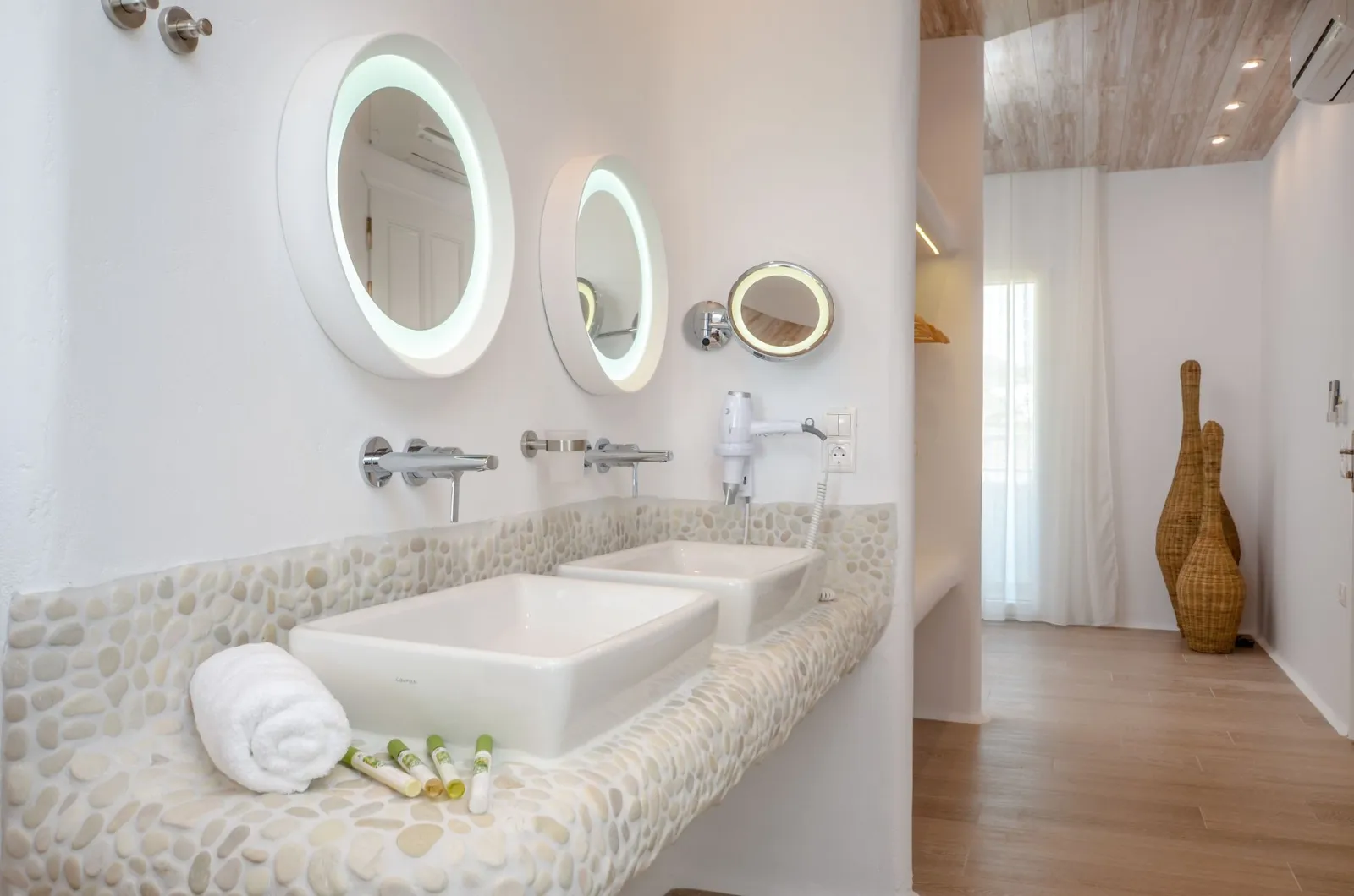 Premium Suite with Full Sea View &amp; Indoor Jacuzzi (55m² / 590ft²)