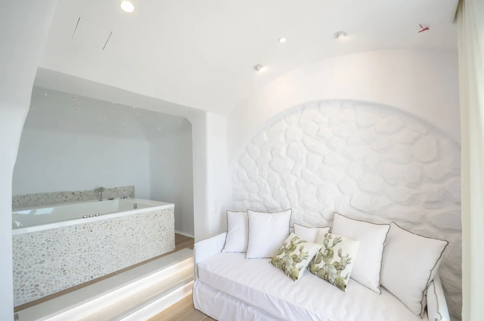 Premium Suite with Full Sea View &amp; Indoor Jacuzzi (55m² / 590ft²)