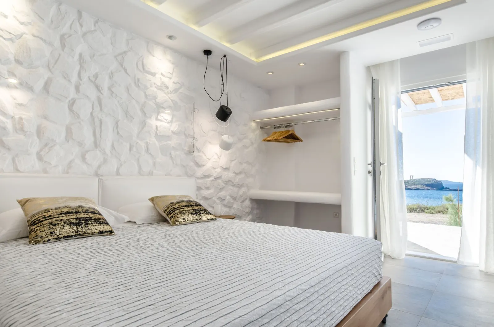 Grand Suite with Sea View & Indoor Jacuzzi (60m² / 645ft²)