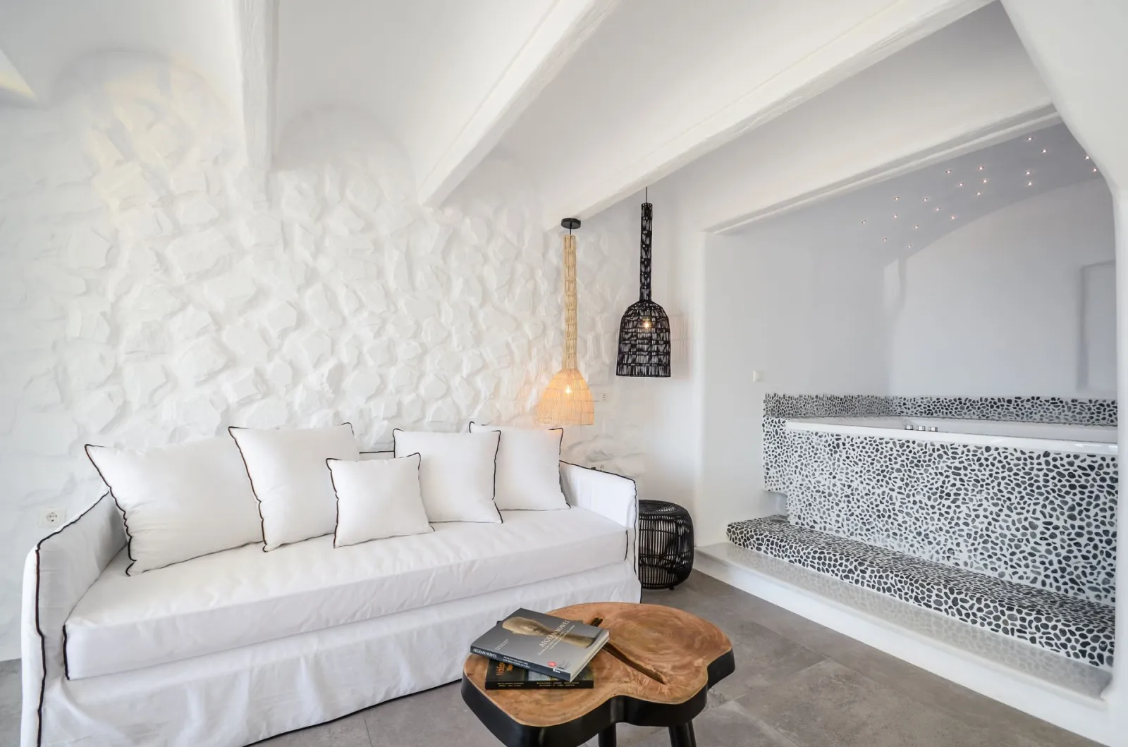Grand Suite with Sea View & Indoor Jacuzzi (60m² / 645ft²)