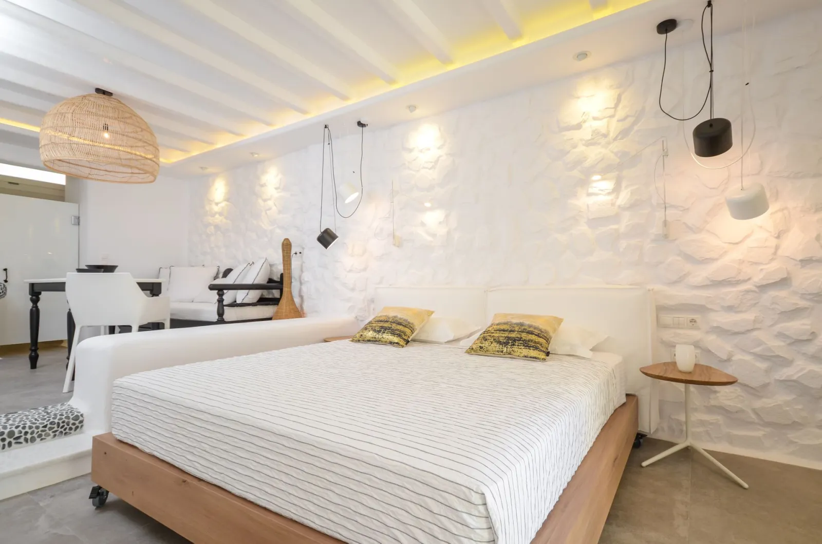 Grand Suite with Sea View & Indoor Jacuzzi (60m² / 645ft²)
