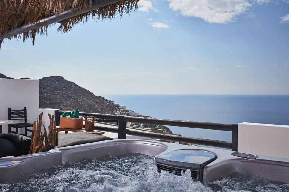MAJESTIC Retreat Sea View Suite with Outdoor Jacuzzi