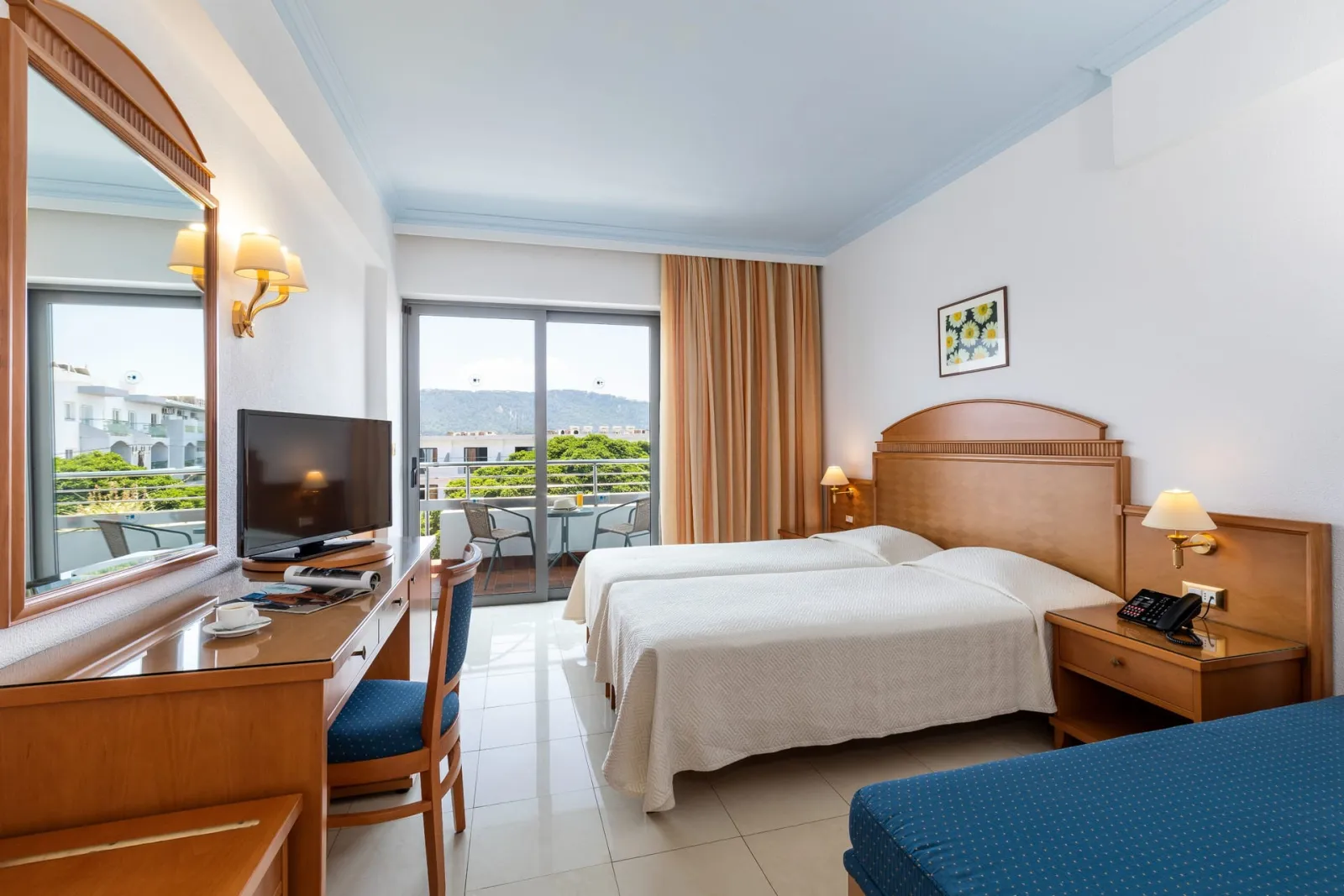 Twin Room Land View
