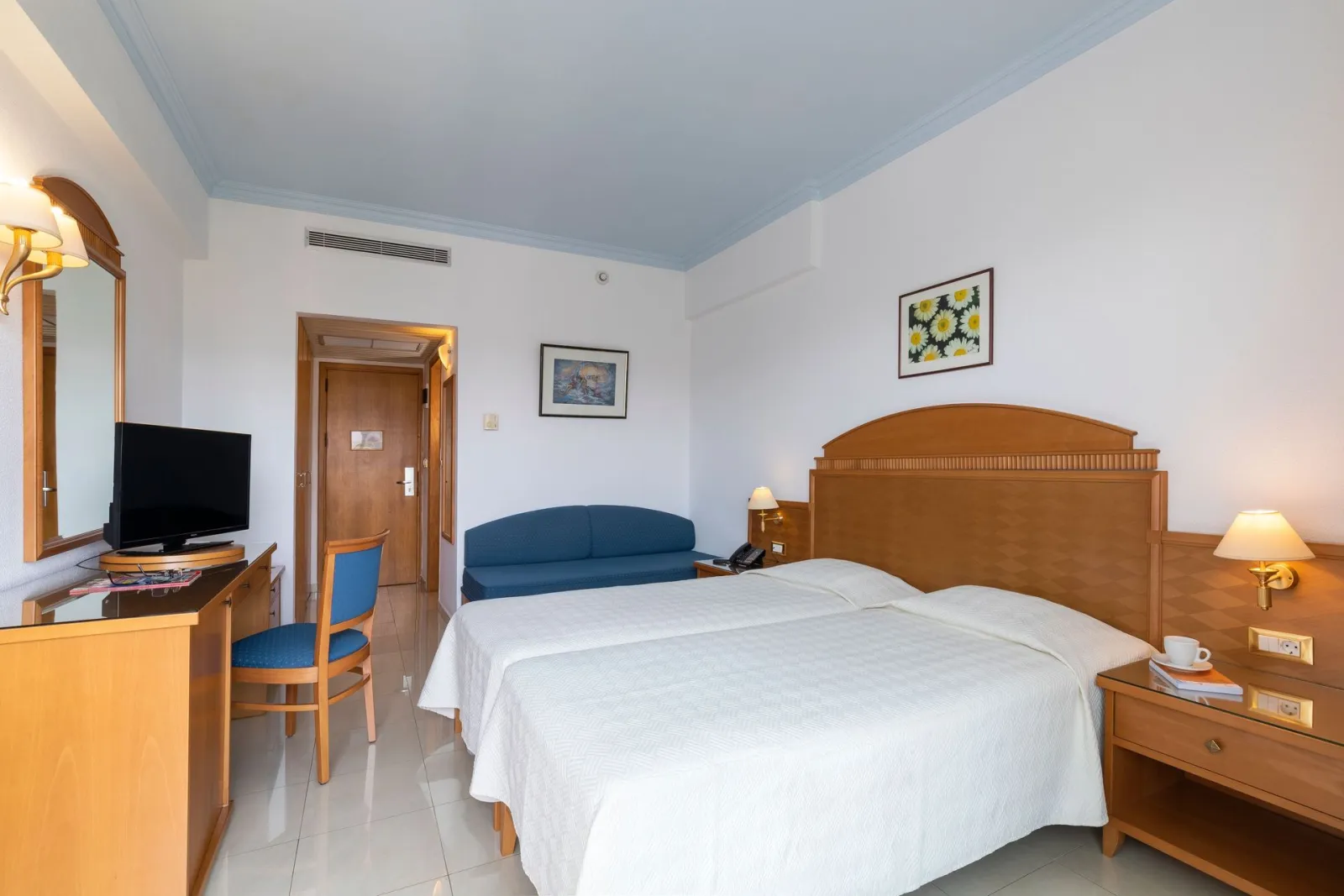 Twin Room Land View