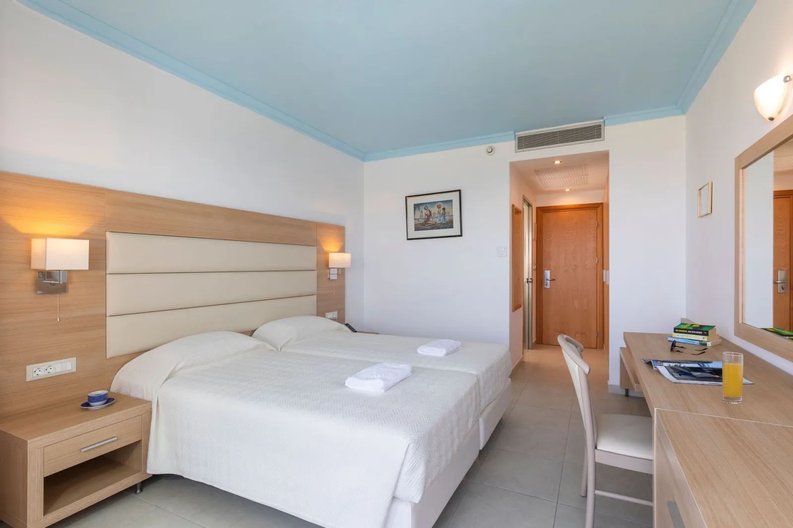 Superior Twin Room Land View