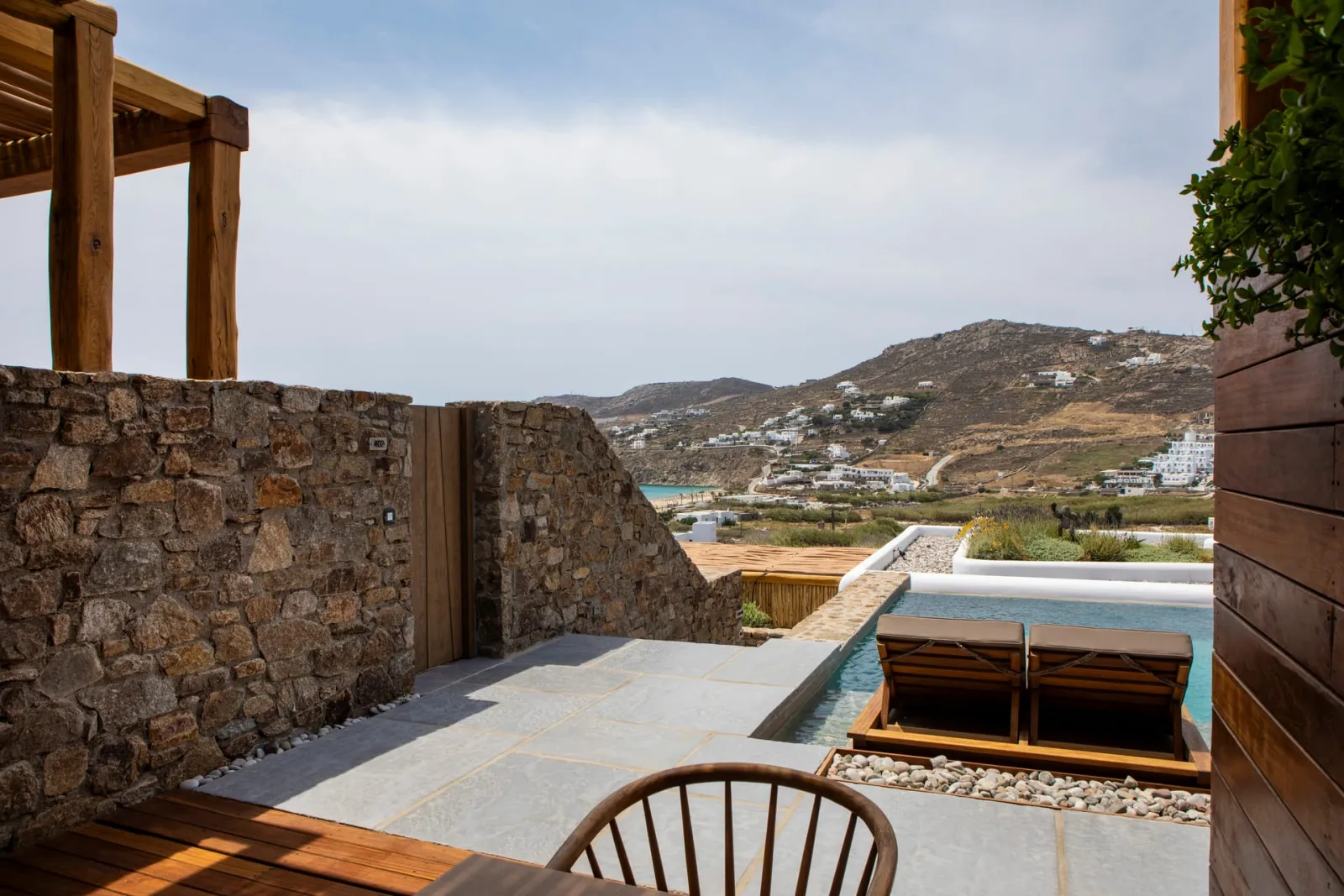 Junior Suite with Shared Pool &amp; Partial Sea View