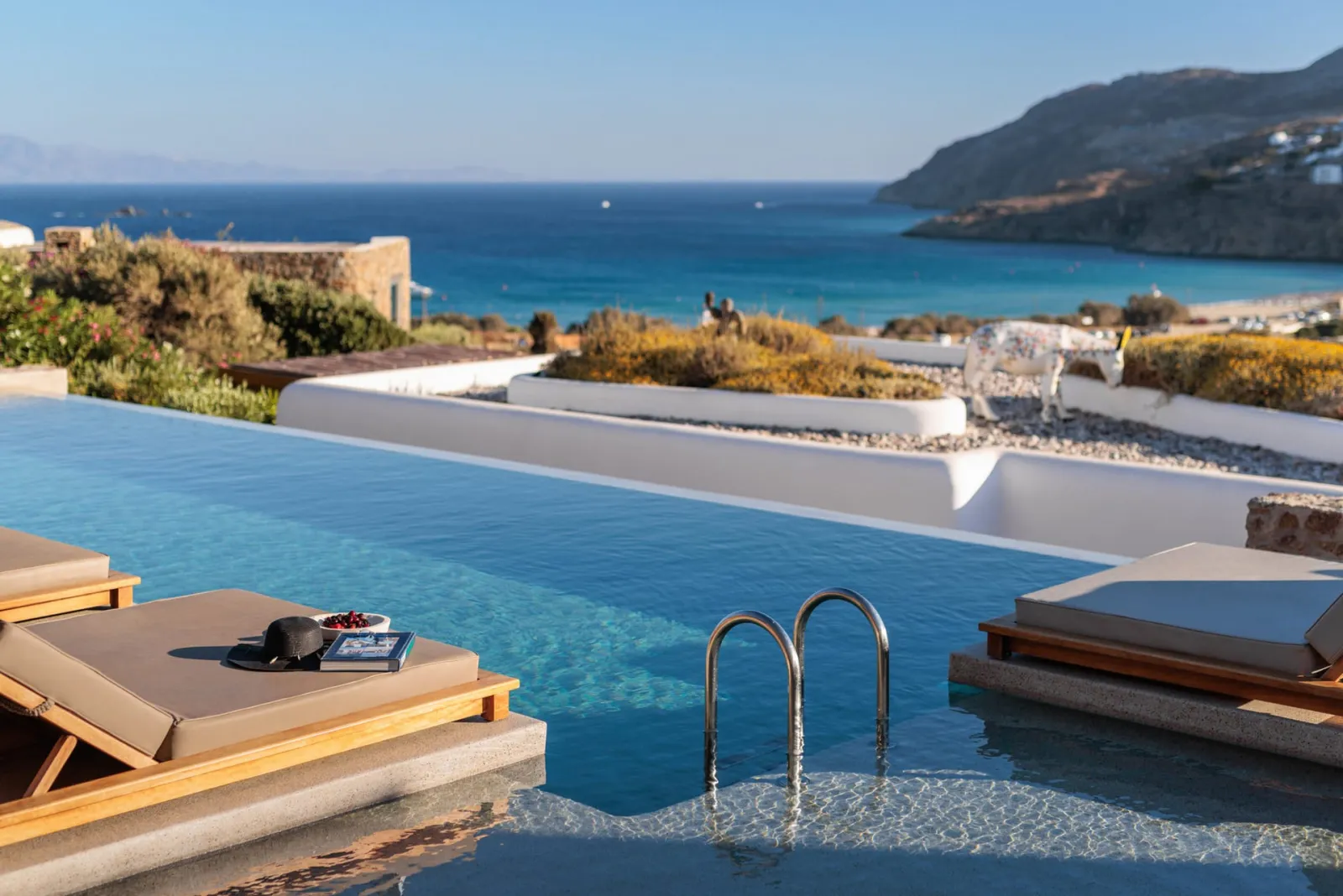 Junior Suite with Shared Pool &amp; Partial Sea View