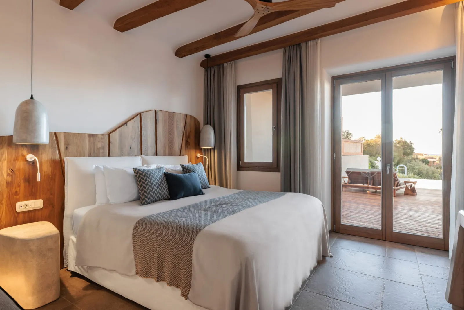 Suite with Private Pool &amp; Sea View