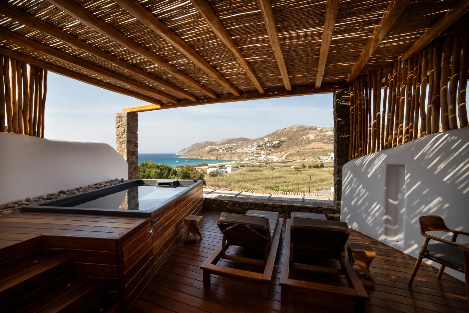 Deluxe Suite with Private Jacuzzi &amp; Sea View