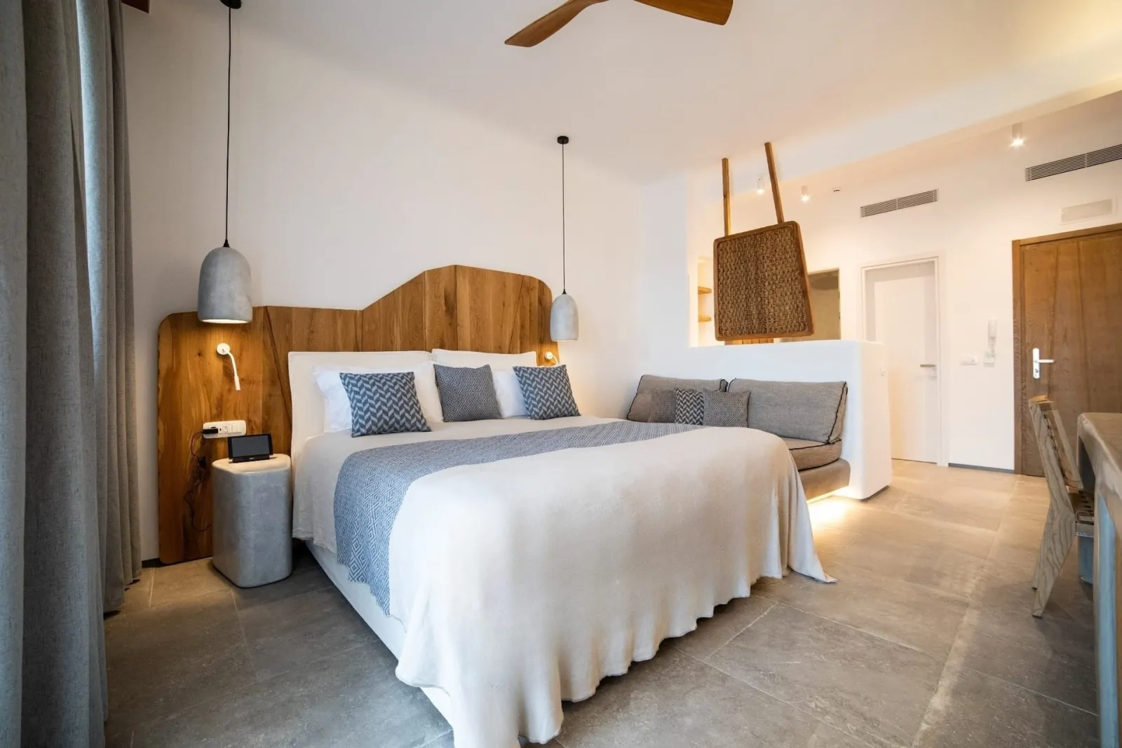 Deluxe Suite with Private Jacuzzi &amp; Sea View