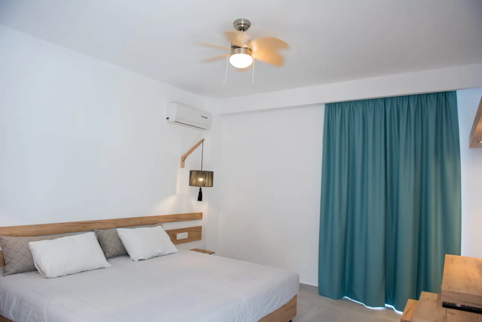 Deluxe Double Room 1st Floor access to Sharing Pool